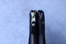 Load image into Gallery viewer, Zipped wallet.