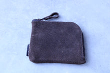 Load image into Gallery viewer, Zipped wallet.
